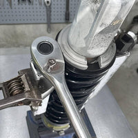 45 Steel Motorcycle Shock Coil Compressor 17 Mm Hex Drive Motorcycle Coil Coil Compressor Tool 17mm Wrench Compatible Stable Clamp for Mechanics, Workshop, Repair Shop, Garage