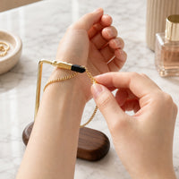 Bracelet Helper One-Handed Bracelet Fastener with Wood Base Stylish Jewelry Helper with Clip for Vanity