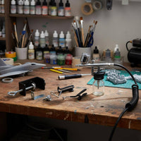 Metal Spray Paint Device Holder Portable Painting Device Holder Stand Anti-Wear Painting Tool for Artists, Studio