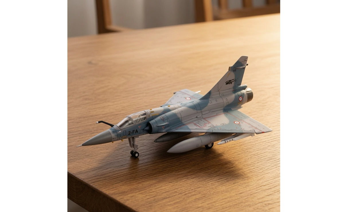 2000-5F Fighter Jet 5F Model Collector-Grade Display Model Miniature Flying Machines for Aviation Enthusiasts