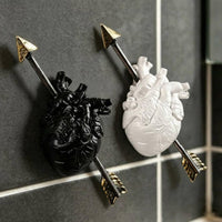 Resin Material Heart Pierced by Arrow Romantic Design Arrow Heart Sculpture Gift Idea House Decoration Modern Aesthetic for Desk, Shelf, Living Room