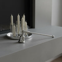 Metal Construction Candle Snuffer Pivoting Head Long Handle Flame Snuffer Reduces Smoke Wick Extinguishing Tool Elegant Design for Restaurants