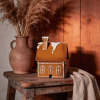 Holiday Cabin Scent Holder Festive Gift Gingerbread House Scent Burner Detailed Craftsmanship Christmas Cabin Censer for Tabletop, Shelf