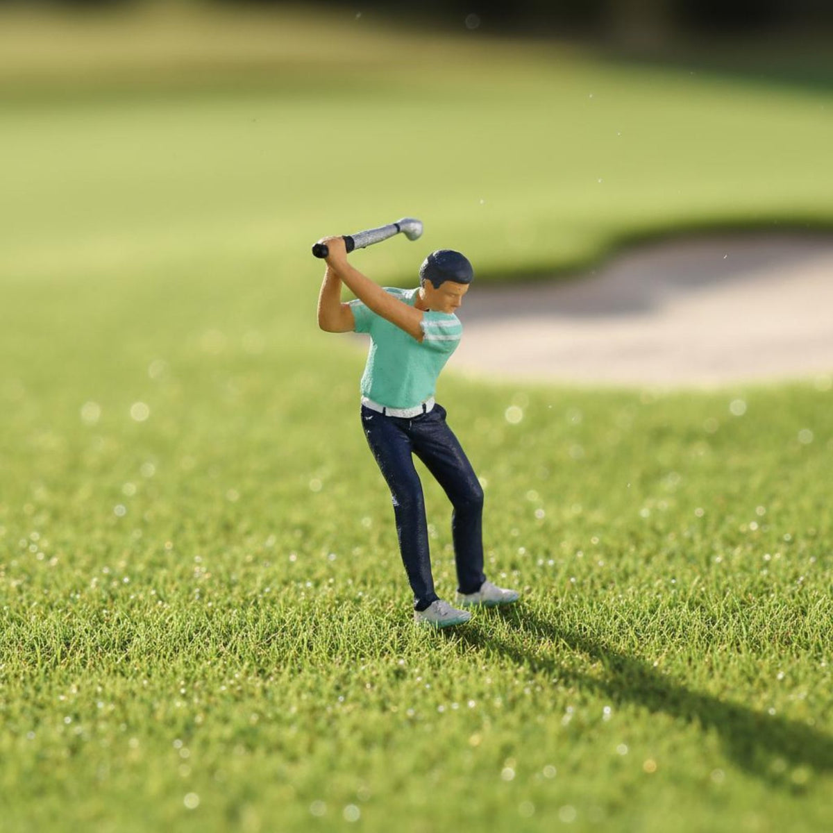 1:64 Miniature Golfer Figure Collector's Grade 1:64 Scale Golfer Figure Miniature Putting Player Figurine Highly Detailed