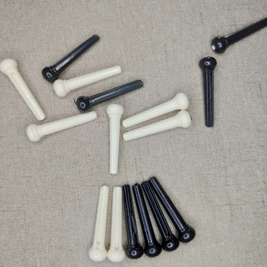 Acoustic Guitar Bridge Pins for Beginners - White & Black