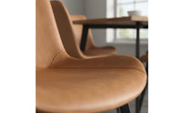 Italian Design Metal Leg Side Chair Minimalist Design Faux Leather Kitchen Chair Light Luxury Home Furniture Ergonomic Backrest for Restaurant