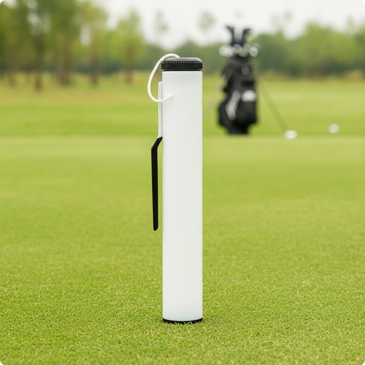 Golf Sand Bottle Portable Golf Bottle with Clip Easy to Use Dispenser for Golfers, Playing Surface