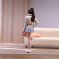 1/64 Miniature Girl Figure Cute Diorama Figure Collectible Ornament for Desk Display