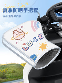电动车防晒手套夏季电车摩托车手把套遮阳防水挡风防紫外线护手罩 均码 【加长皮革】灰底天真热（夜间反光）