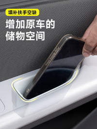适用于小鹏MONA M03门边拉手置物盒门碗扶手箱内饰改装配件用品