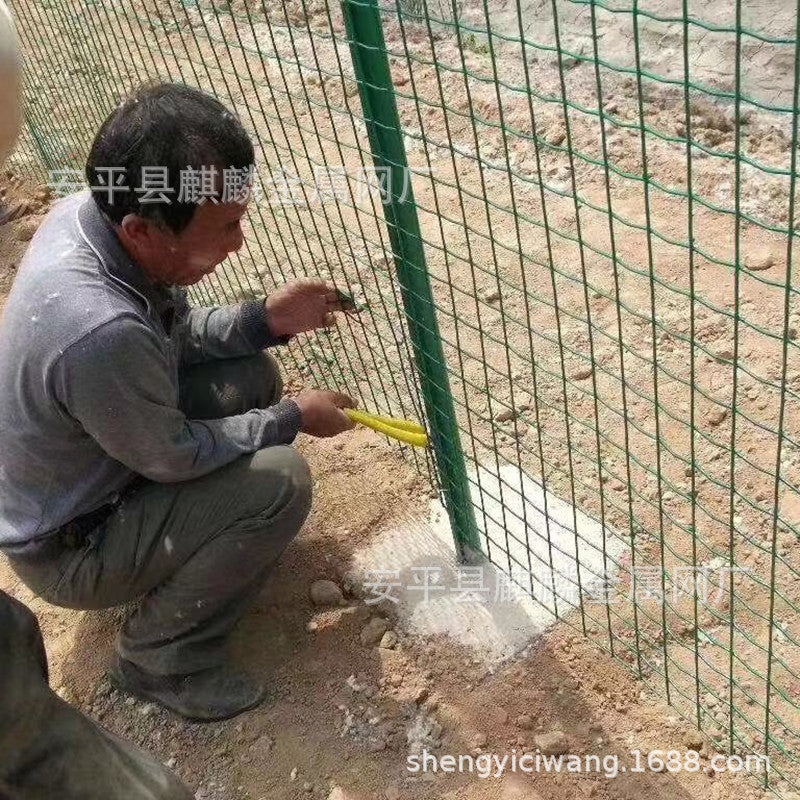 Galvanized Chicken Wire Mesh Fence for Poultry Enclosure, Garden, Orchard, and Road Protection