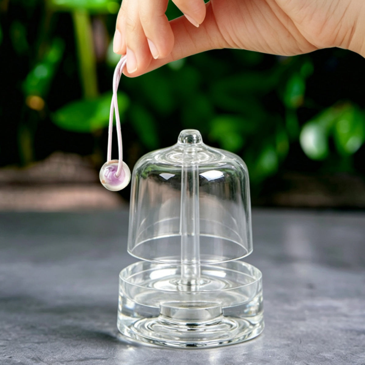 Handheld Crystal Meditation Bell Clear Crystal Bell with Striker Reflective Bells Resonant for Home Decor