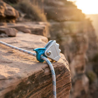 Compact Self-Locking Rope Grab Hand-Operated Climbing Fall Arrester Blue Metal Rope Grab Large Attachment Hole for High-Altitude Work