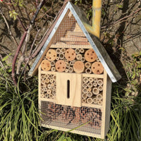 Hotel with Metal-Topped Wall-Mounted House with Bamboo Tubes Multi-Compartment Wooden House for Nature Lovers, Garden, Backyard, Patio