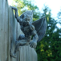 Outdoor Gargoyle Fence Hanger Long-Lasting Resin Fence Topper Ornament Detailed Design Hanging Gargoyle Decor for Garden, Yard
