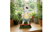 Funny Pig Statue with Skateboard Playful Skateboarder Pig Ornament Decorative Garden Decor Weather-Resistant for Gardeners