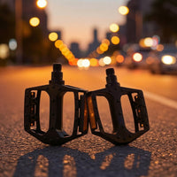 Hollow-out Bike Pedals with Reflectors Reflective Aluminum Cycle Pedals Lightweight Long-Lasting for Commuters, Daily Commuting, off-Road Riding