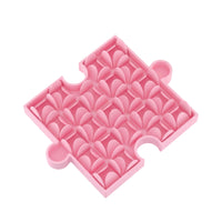 Raised Texture Interlocking Lick Pad Molded Design Silicone Lick Mat Textured Surface Slow-Feeding Mat Easy-Clean