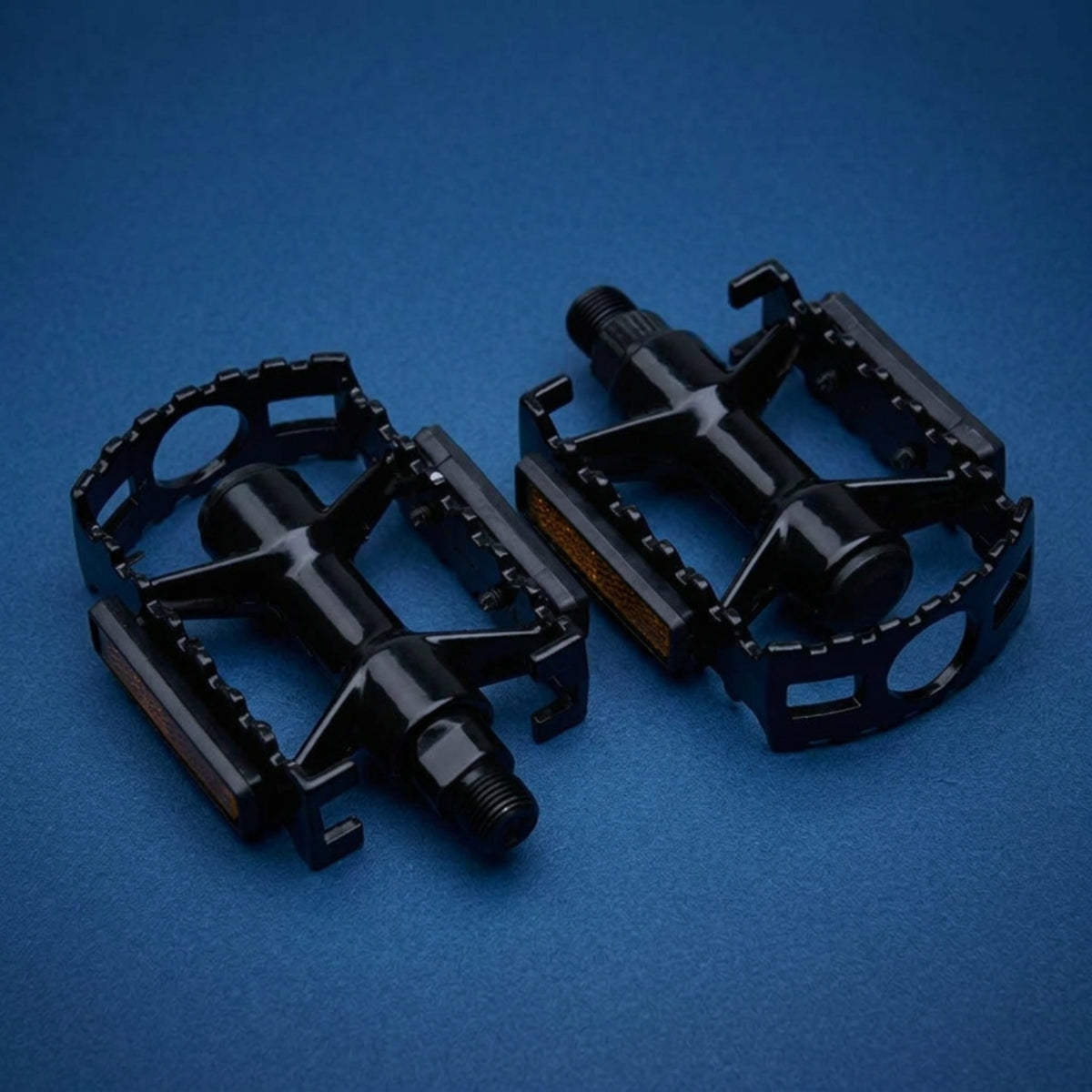 2 Pieces Mountain Bike Pedals Waterproof and Dustproof for Fixed-Gear Riders