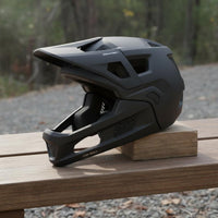 Removable Chin Bar Mountain Bike Full Face Helmet Breathable Full Face Mountain Bike Helmet Ventilated Safety Gear Vented Design for Trail-Road