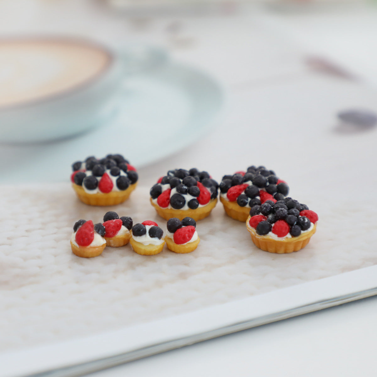 Miniature Blueberry Strawberry Cream Pie Dollhouse Accessories for OB11 BJD Dolls