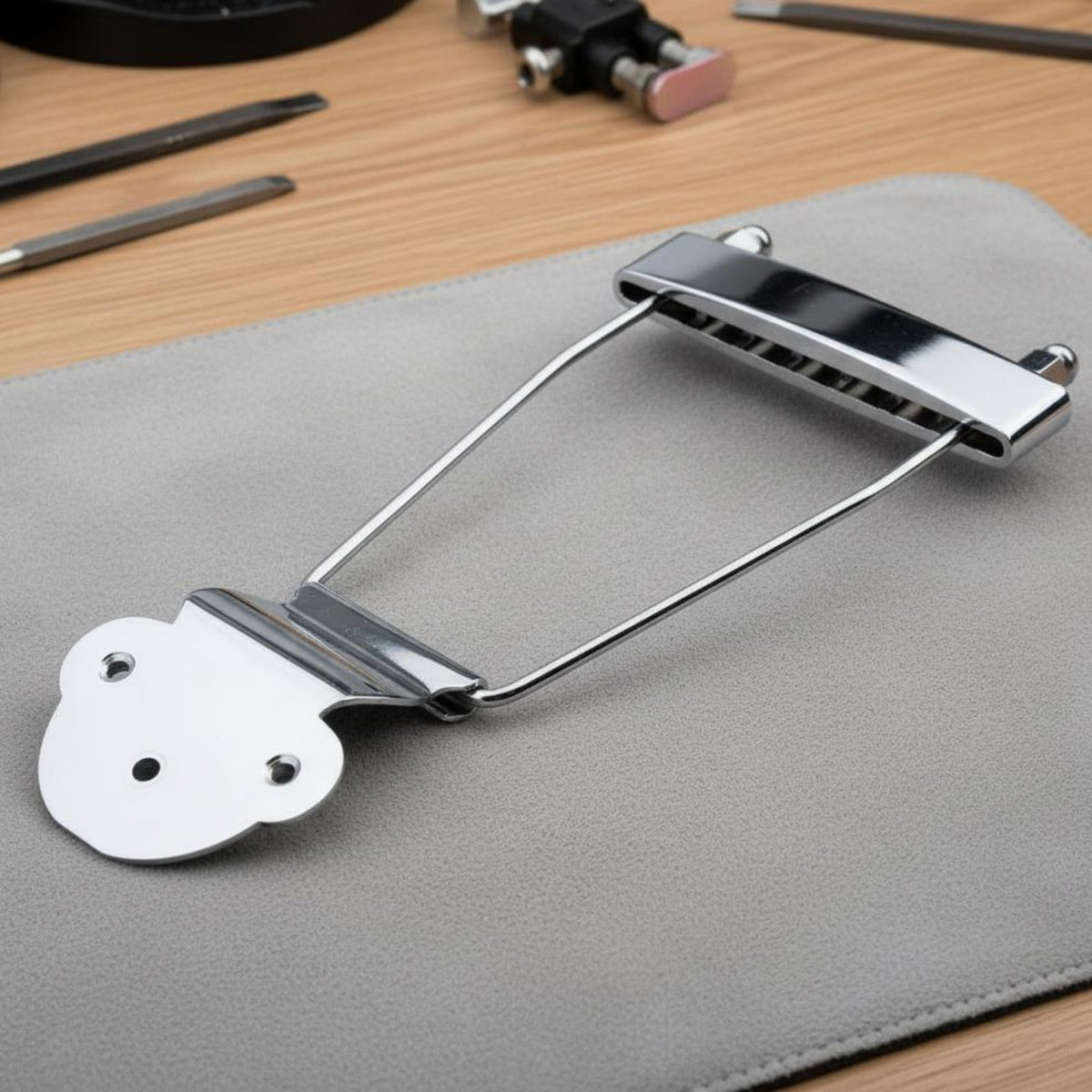 Swinging Tailpiece with Screws Mellow Jazz Guitar Bridge Six-Saddle Swinging Tailpiece for Guitarists, Luthier