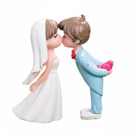 Romantic Design Cartoon Wedding Couple Ornament Keepsake Bride and Groom Figurine Lightweight Miniature Wedding Couple Reusable for Micro Landscape