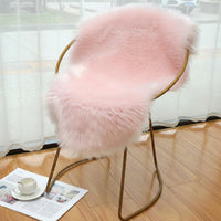 Machine Washable Fluffy Bedside Carpet Non-Slip Backing Faux Sheepskin Rug Low Shedding for Pet Owners, Children, Bedroom, Sofa, Living Room