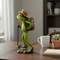 Climbing Frog Figurine Creative Design Resin Frog Statue House Decoration Handmade Craft for Hikers, Desk, Shelf