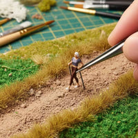 6 Pieces 1/87 Skiing Figures with Skis Painted Miniature Skiers Collectible Ski Figure for Hobbyists, Winter Scene, Scenic Decoration