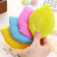 Candy Color Silicone Toothbrush Cup Portable Travel Mouthwash Cup Maple Leaf Design