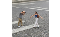 2 Pieces 1/64 Scale Figurine Pair Diorama-Style Hand Painted Tiny Person Realistic Detail Table Ornament for Model Display