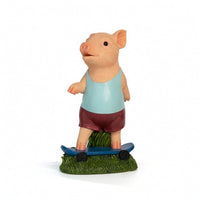 Funny Pig Statue with Skateboard Playful Skateboarder Pig Ornament Decorative Garden Decor Weather-Resistant for Gardeners