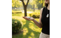 USB Rechargeable Personal Air Purifier Necklace Lightweight Wearable Air Purifier Filterless Mini Negative Ion Generator Removes Allergens for Women