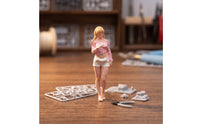 1/64 Seaside Girl Figurine Resin Miniature Girl Figure Standing Figure for Collectors