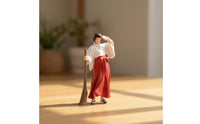1/64 Miniature Girl with Broom Hand-Painted Style Diorama Figure Compact Miniature People Model for Hobbyists, Display Shelf