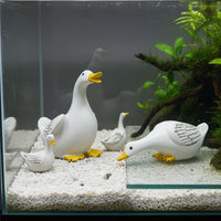 4 Pieces Realistic Design Miniature Duck Family Set Lifelike Details Small Duck Ornaments Handmade Craft for Aquatic Aquarium, Potted Plants