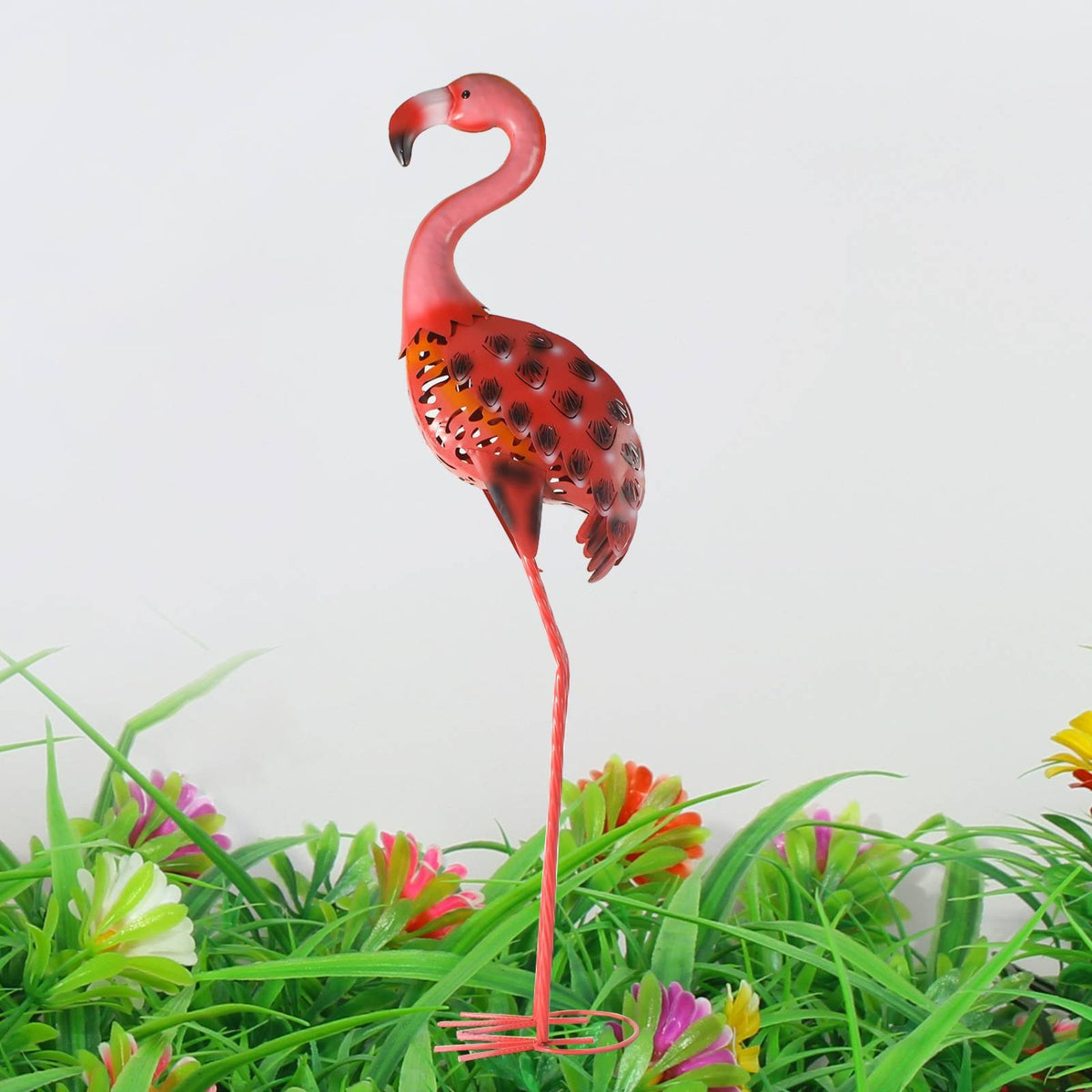Rosy Flamingo Yard Art Lifelike Design Flamingo Garden Sculpture Standing Avian Sculpture Vivid Color Lawn Decoration Stable