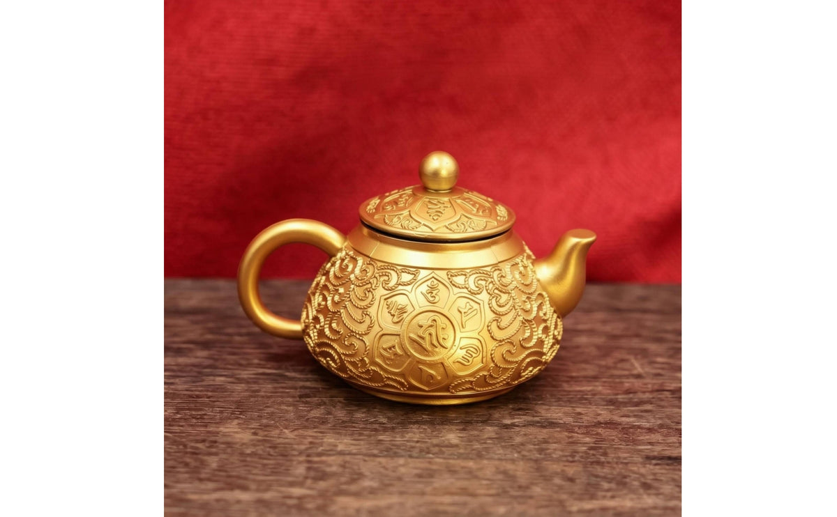 Kettle-Shaped Teapot Ornament Engraved Gold Teapot Ornament Fine Workmanship Home Decor