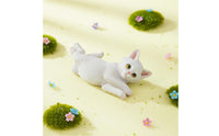 Lifelike Design Miniature Cat Model Compact and Lightweight Resin Kitten Ornament Hand-Painted for Collectors, Fairy Garden, Bookshelf