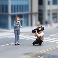 2 Pieces Reporter and Cameraman Figure Set 1/64 Scale Reporter and Cameraman Figures Resin Miniature Figures with Camera for Collectors, Model Display