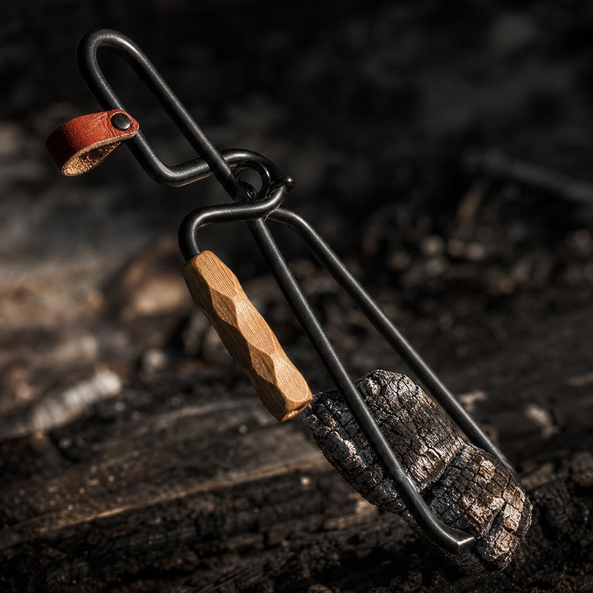 BBQ Charcoal Tongs Fire Pit Solid Handle Extended Length Anti-scald Outdoor Camping Grill Clip