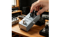 Metal Housing Guitar Compressor Pedal Sustain Control Compressor Pedal Transparent Tone Compression Stompbox Dynamic Smoothing for Stage, Studio, Rehearsal