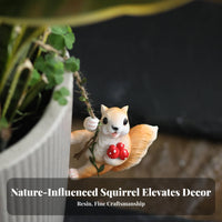 Cute Creature Design Climbing Squirrel Figurine Weather Resistant Hanging Squirrel Statue Weatherproof for Gardeners, Patio, Balcony, Fence