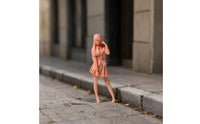 Raised Hand 1/64 Scale Girl Figurine Long Hair 1:64 Girl Figurine Blazer Design Desk Ornament Pleated Skirt