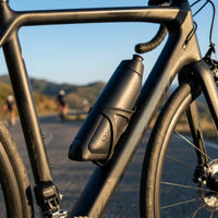Aerodynamic Bottle with Cage Sleek Aerodynamic Water Bottle for Cyclists, Triathletes, Triathlons, Bike Training