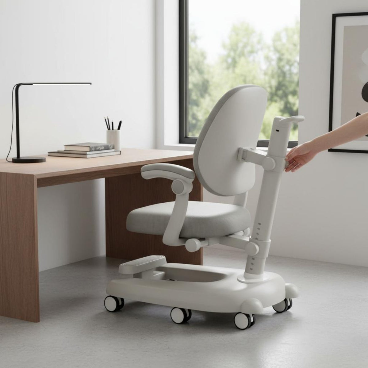 Anti-Rollover Ergonomic Kids Study Chair Lockable Casters Ergonomic Child Study Chair Breathable Mesh Back Space Saving for Homework