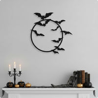 Spooky Metal Wreath with Bats Gothic Metal Nocturnal Creature Wall Art Openwork Halloween Wall Decor Flat for Entryway