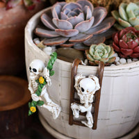 2 Pieces Climbing Skeleton Pot Hanger Gift Idea Skeleton Planter Hanger Hand Painted Cranium Planter for Courtyard