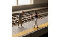 2 Pieces 1/64 Scale Figurine Pair Diorama-Style Hand Painted Tiny Person Realistic Detail Table Ornament for Model Display